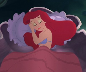  Ariel's bedtime look