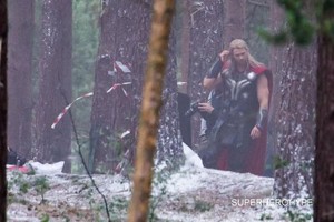  Avengers: Age of Ultron - Set Pics of Chris Hemsworth