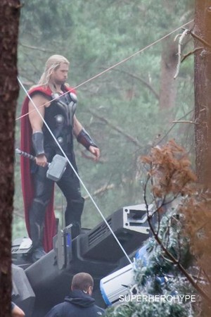 Avengers: Age of Ultron - Set Pics of Chris Hemsworth
