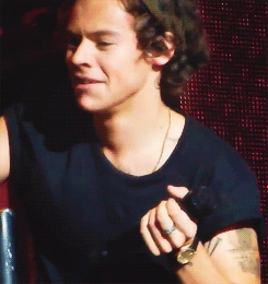 Harry attempting to throw a towel at the crowd, failing and then being disappointed with himself (x)