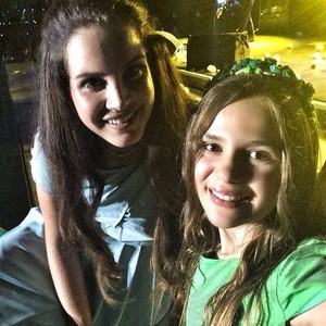  Lana Del Rey With A fan