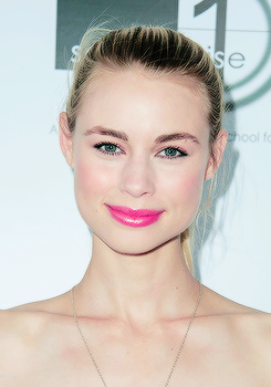  Lucy Fry at the Australians In Film’s Heath Ledger Scholarship ディナー