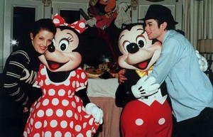  Michael Jackson And Lisa Marie Presley With Mickey And Minnie
