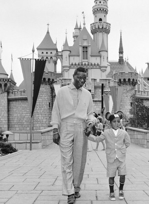  Nat "King" Cole And Son, Kelly, Visiting Disneyland