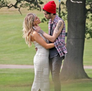  Perrie and Zayn at her birthday funfair ❤☀