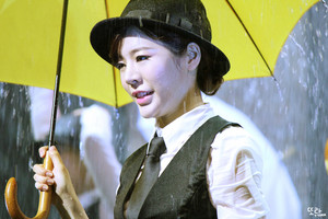  Sunny Singin' In The Rain