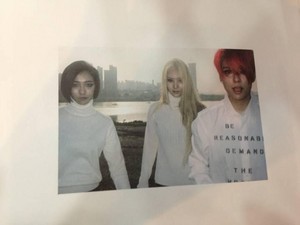  f(x) 3rd Album "Red Light" Photobook cuplikan