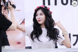 140801 HyunA @ 1st Fansign in Lotte Mall