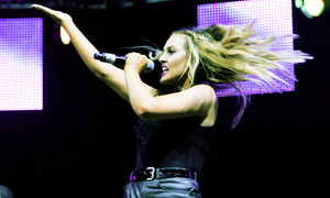  Perrie Edwards (On Stage)