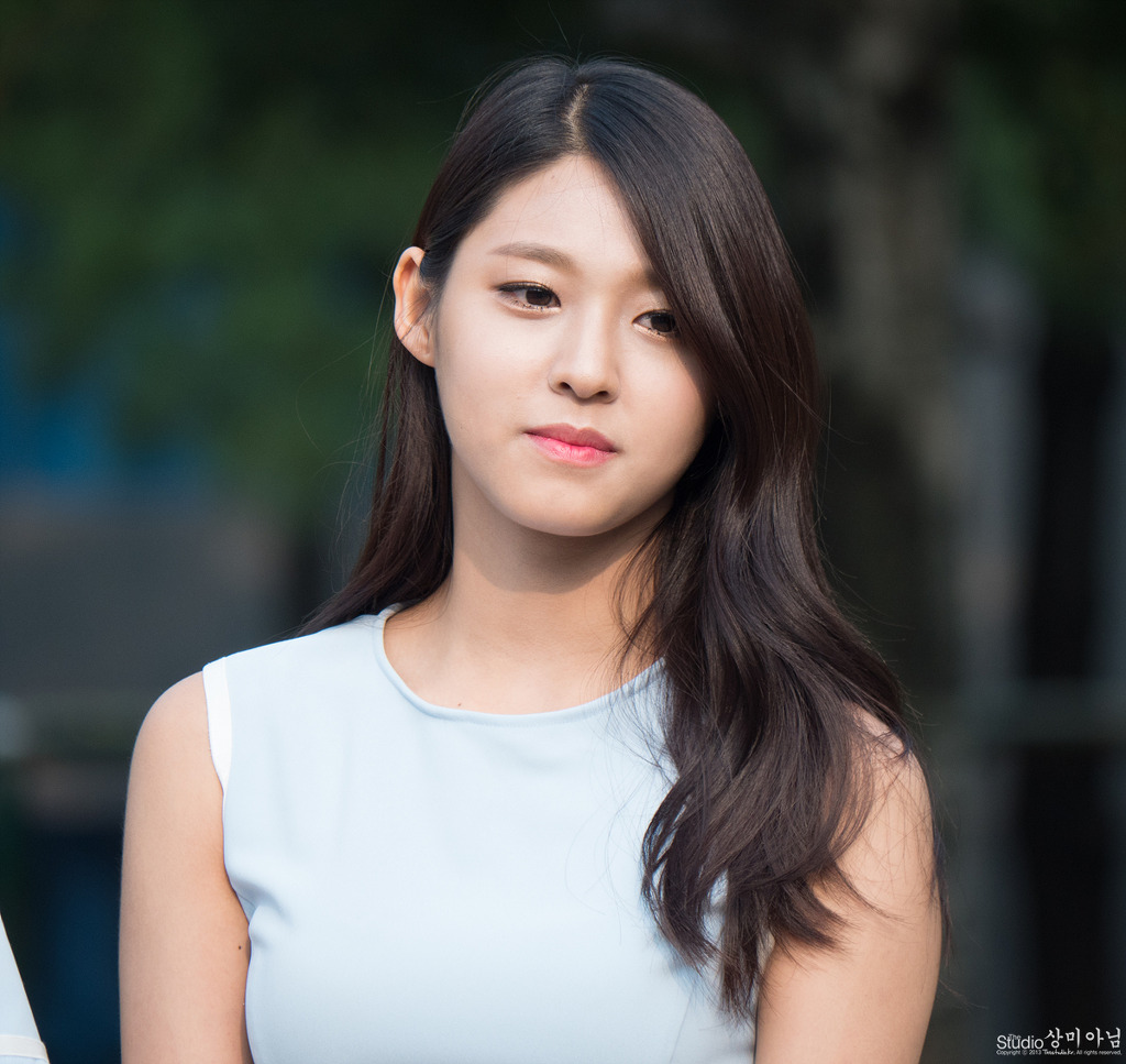 SeolHyun-Fansign-Event-aoa-ace-of-angles