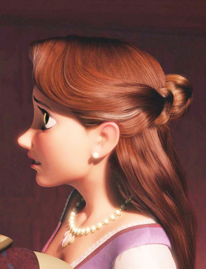  The reyna (Rapunzel's mother)