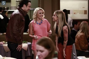  Young and Hungry - Episode 1.03 - Young & Lesbian - Promotional photos
