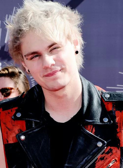 Michael Clifford Images on Fanpop.