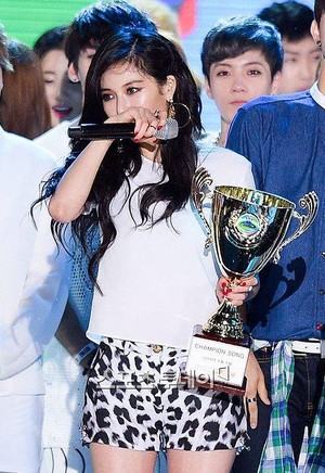  140806 Hyuna Red Winner @ toon Champion