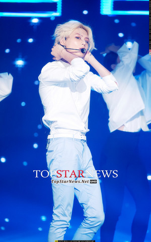  140820 Taemin Ace Performance in tampil Champion