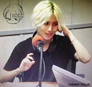 Cute Taemin @ Radio tampil