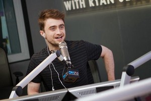  Daniel Radcliffe On On Air with Ryan Seacrest (Fb.com/DanieljacobRadcliffefanClub)