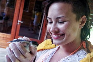  Demi became a Godparent of a schildkröte at the Meridien Resort in Bora Bora - August 2014