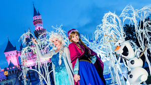  Elsa and Anna - Frozen - Uma Aventura Congelante fantasia Pre-Parade