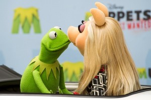  Miss piggy and Kermit