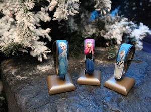 New Frozen Limited Edition Retail MagicBand