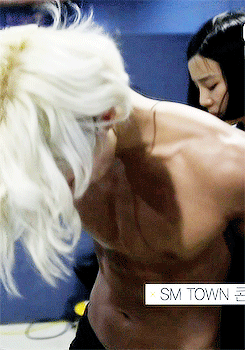  Sexy Taemin প্রদর্শিত হচ্ছে his abs and silver hair gif <3
