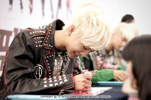  120221 First Fan-signing