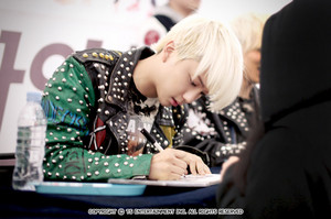 120221 First Fan-signing