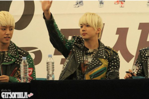 120221 First Fan-signing