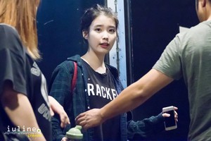  140918 IU leaving her 6th Anniversary event 