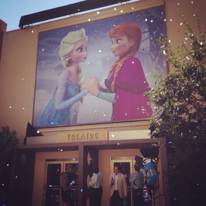 New Frozen image over the theatre on the Disney Studio Lot