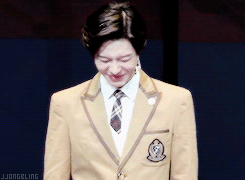  Taein can't stop laughing gif