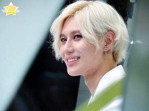  Taemin with White Hair at MNET Begin
