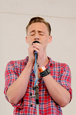 Tom at the Wheatland Music Festival - Tom Hiddleston Photo (37594261) -  Fanpop