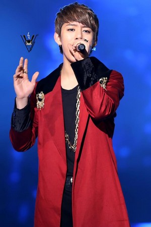  130213 Daehyun at Gaon Chart K-POP Awards