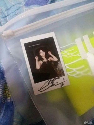 Another cute polaroid given to a lucky fan at the Anniversary Fanmeet!