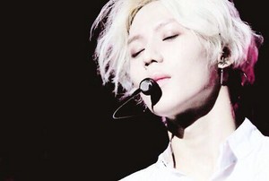 HANDSOME WHITE HAIR TAEMIN - GIVECON CONCERT 