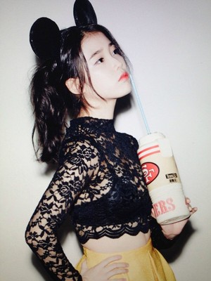 141023 IU upload another photo onto her official fan cafe