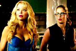 1x03|3x05 - the smoak ladies’ reaction to seeing oliver for the first time