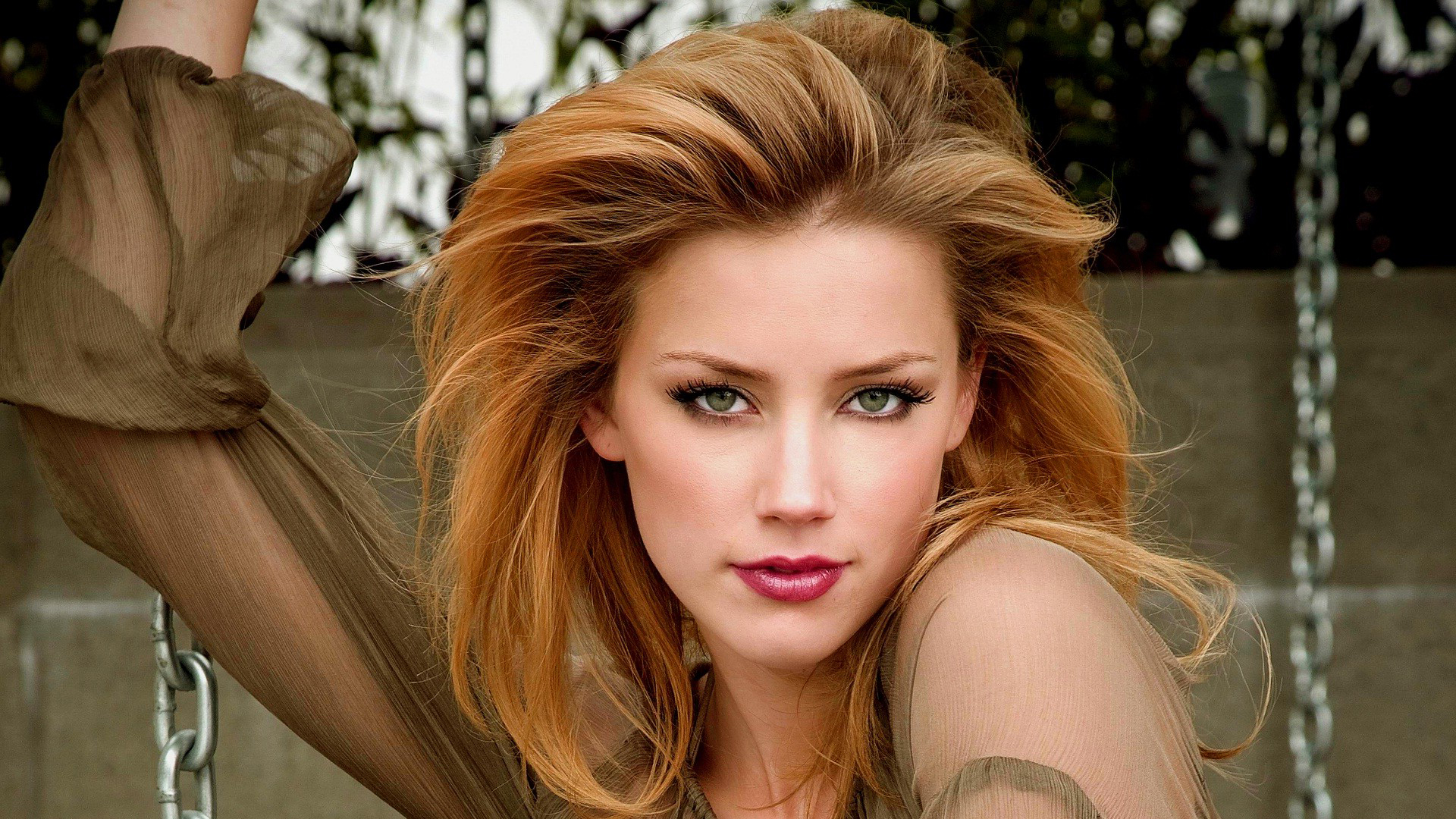 [Image: Amber-Heard-hottest-actresses-37735305-1920-1080.jpg]