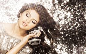 Selena Glitters