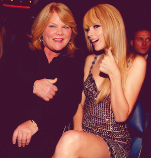  Tay with her mum