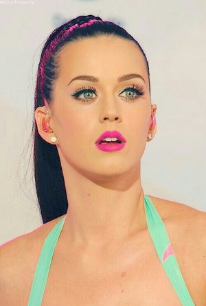  ╰❁ Katy ❁╮