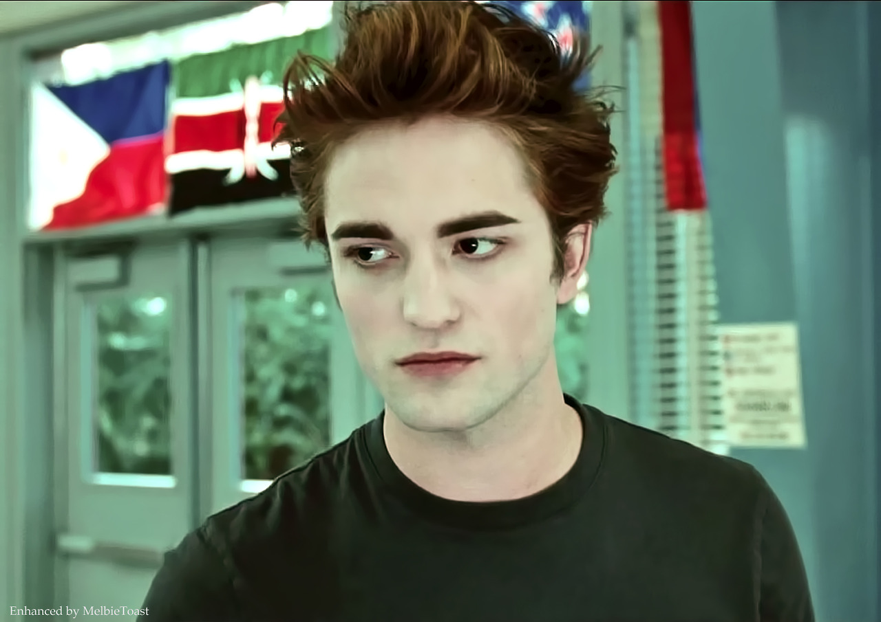 Twivergents Photo: Edward Cullen black eyes(Twilight) .