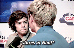 Harry Admiring Niall ❤           