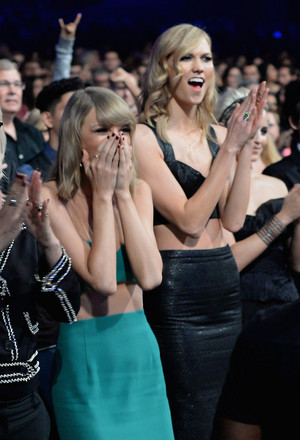  Taylor تیز رو, سوئفٹ at American موسیقی Awards 2014