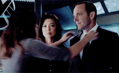 http://images6.fanpop.com/image/photos/37900000/Coulskye-Hug-coulson-and-skye-37902425-245-150.gif
