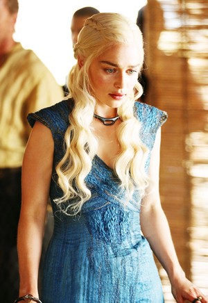  Daenerys screencaps.