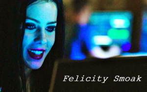  Emily Bett Rickards as Felicity Smoak wallpaper