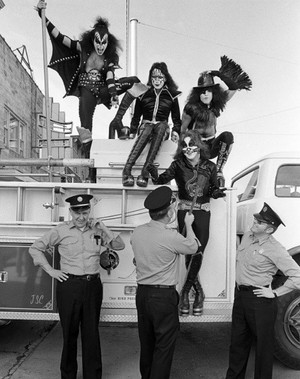  吻乐队（Kiss） Cadillac Michigan, October 10, 1975